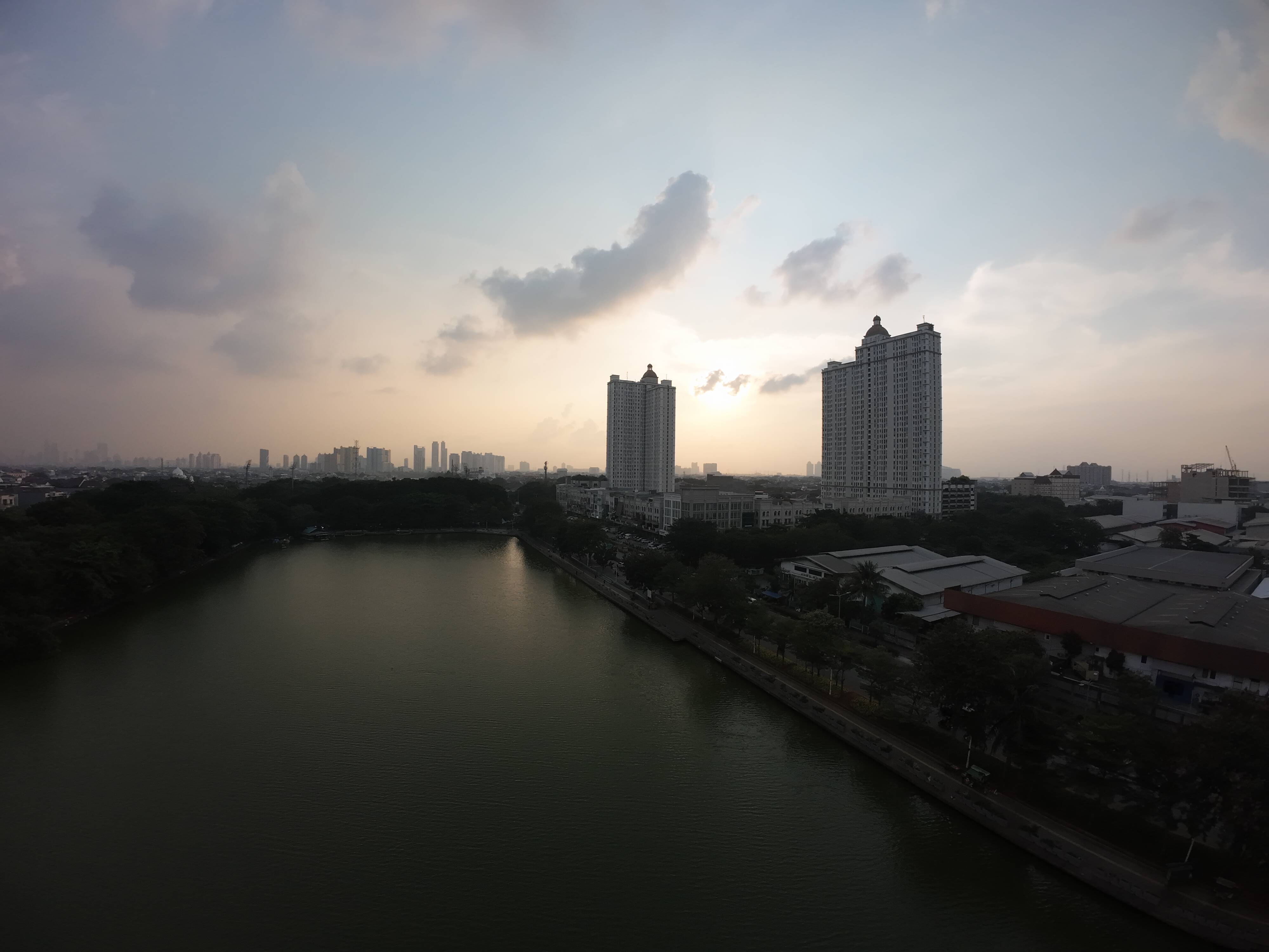 Sinematografi udara sinematik dengan drone